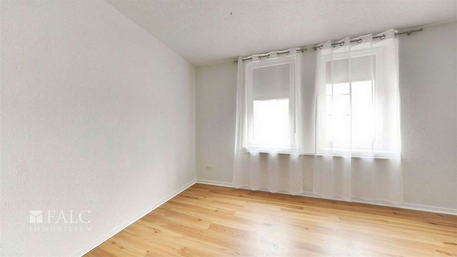 Großzügige 4-Zimmer-Wohnung mit Garten in Stuttgart Bad-Cannstatt – Esszimmer