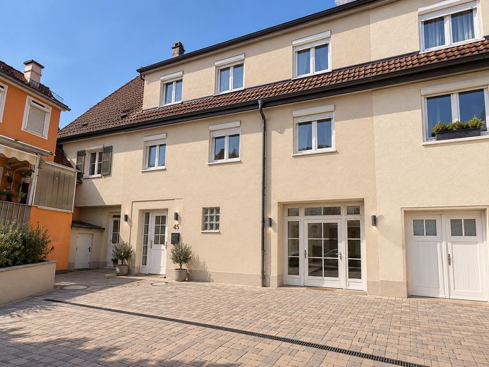 3-Zimmer Wohnung: Erstbezug nach Kernsanierung im Herzen der Altstadt – Südseite mit Eingangsbereich