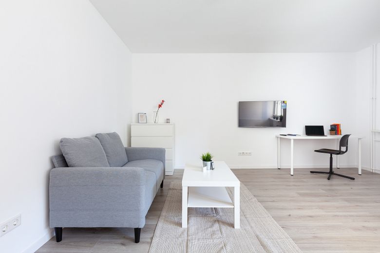 Appartamento arredato di 2 locali a Kassel-Nord-Holland – ristrutturato, con balcone e adatto a convivenza – Zimmer 1