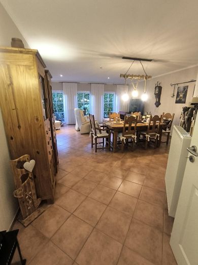 Wohnzimmer mit Essecke