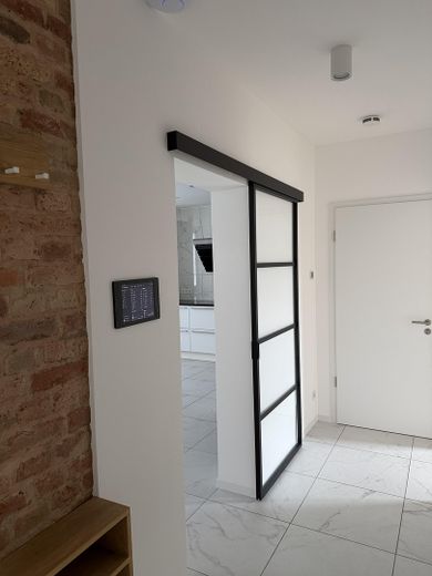 4-Zimmer SmartHome (Vollklimatisiert) - Kernsanierte Altbau-Wohnung mit Luxus Innenausstattung – Flur leer 1