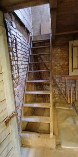 EG Treppe Nebenraum 04