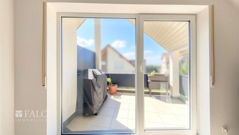 Charmante Maisonette-Wohnung mit sonniger Loggia &amp; Stellplatz – Balkon