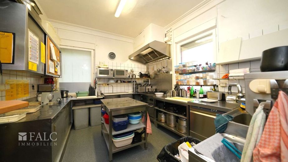 Wohn(t)raum mit Gewerbe und XXL-Grundstück, mitten in der City - FALC Immobilien Heilbronn – Gaststätte Küche