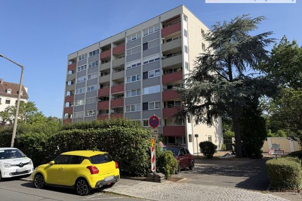 Über den Dächern der Stadt - Attraktive 4-Zimmer-Wohnung mit zwei Balkonen und Garage