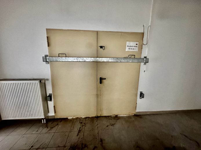 Espace de stockage à Leverkusen Rheindorf – Tor zur Anlieferung