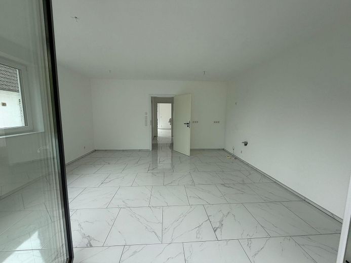 Licht. Design. Wohnkomfort. | Moderne Neubauwohnung mit Stellplatz – Foto 3