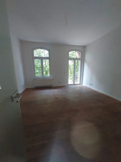 Helle Singlewohnung mit Balkon nahe Osloer Straße – Wohnbereich Ansicht weit