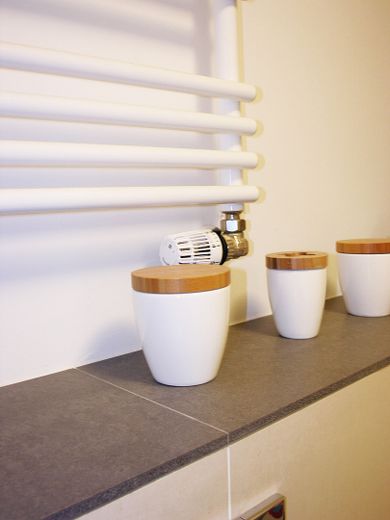 15% RENDITE: 4 VOLLMÖBLIERTE SMART-HOMES IN CITY-BESTLAGE – zeitloses Duschbad