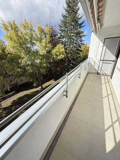 ERSTBEZUG - Vollständig sanierte 3-Zimmer-Wohnung mit Loggia und ca. 4 % Mietrendite in Nbg-Zabo – Loggia