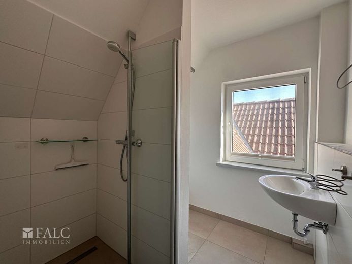 ***Strandnahes Reihenendhaus mit Wintergarten und Terrasse*** – Badezimmer