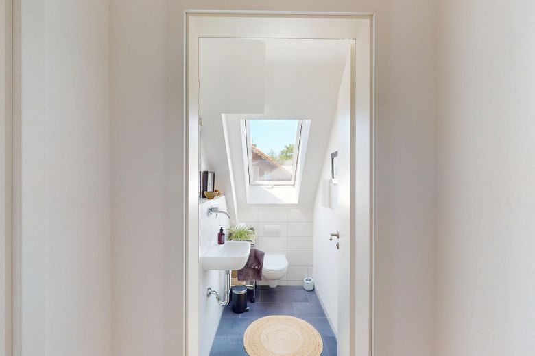 Design-Maisonette (Alleinige Etage) | KfW-A+, Galeria, kominek | blisko S-Bahn Untermenzing – Gäste-WC EG