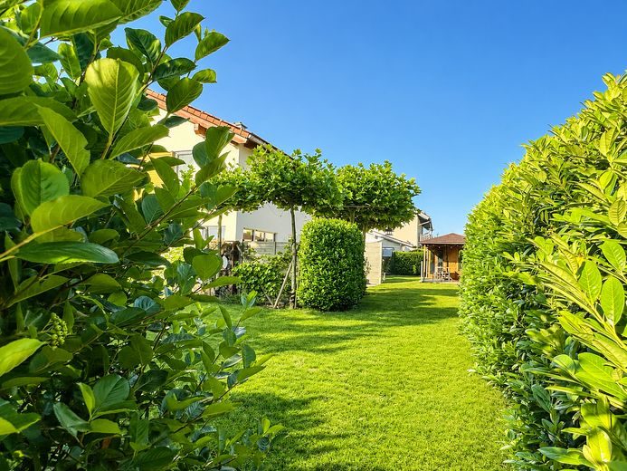 Neuw. Wohntraum mit Wellnessgarten in ruhiger Lage - Nahe A94 – Garten Westseite