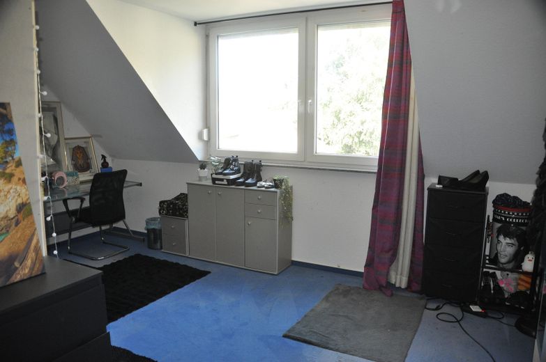 Schöne Doppelhaushälfte in ruhiger Lage – Schlafzimmer