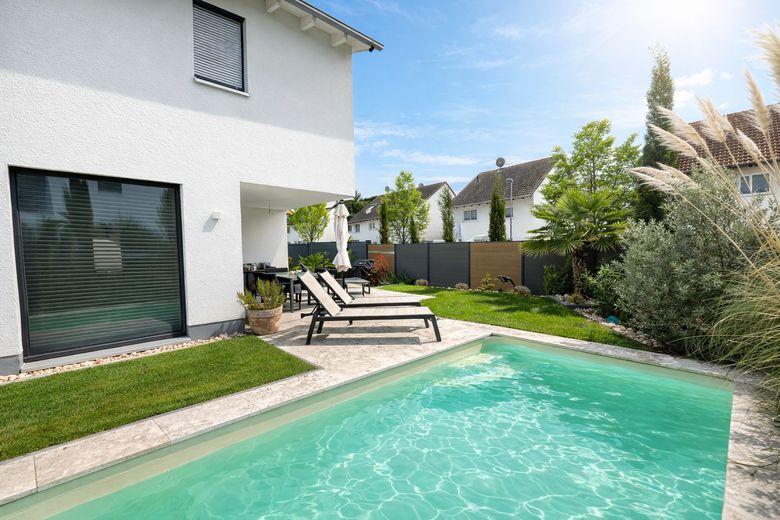LU Melm | Modernes u. klimatisiertes Einfamilienhaus mit Pool & Garten – Terrasse