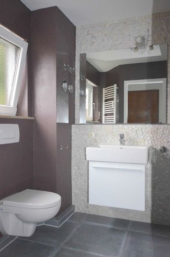 Balkonlu, şömineli aydınlık 2 odalı çatı katı dairesi, Gerlinger Schillerhöhe’de çok iyi konumda – Tageslichtbad