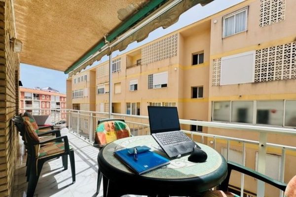 Komplett renovierte Wohnung mit 2 Schlafzimmern und 1 Bad nur 100 m vom Strand