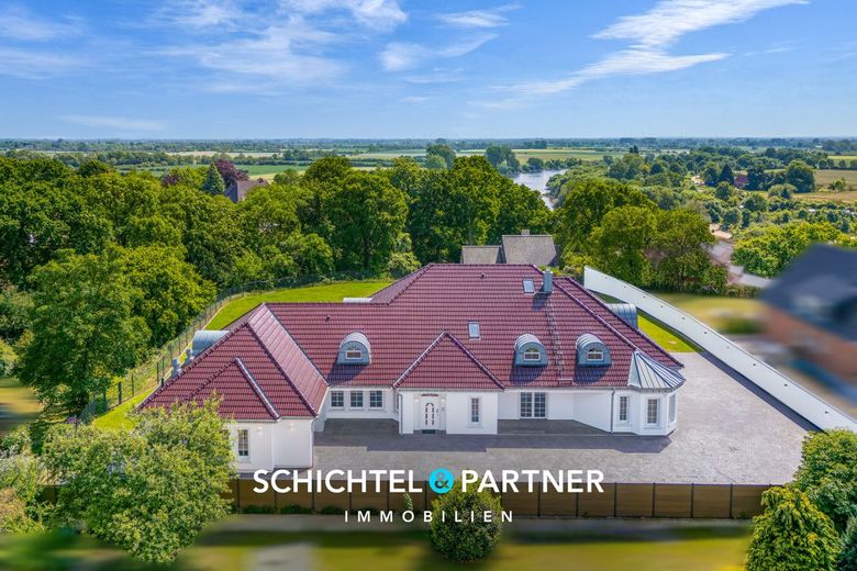 Baden | Herausragende Luxusvilla am Weserhang mit Wellness-Landschaft – S&amp;P | Luftaufnahme