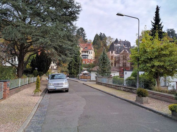 Wunderschöne ZZKBB Wohnung in bester Lage – Blick auf die Straße