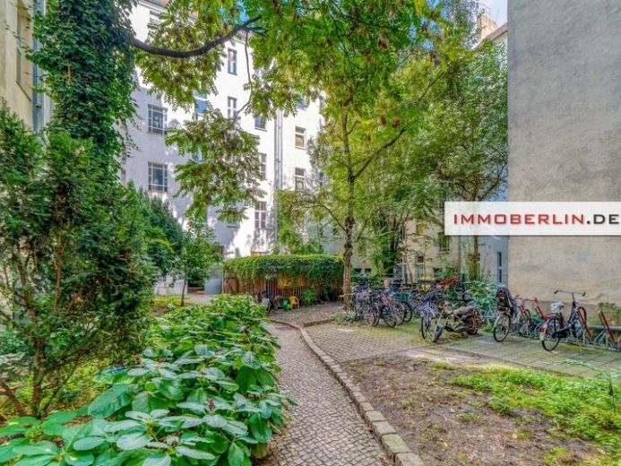 IMMOBERLIN.DE - Charming Period Apartment in a Popular Location near Boxhagener Platz / Neighborhood – Photo 1