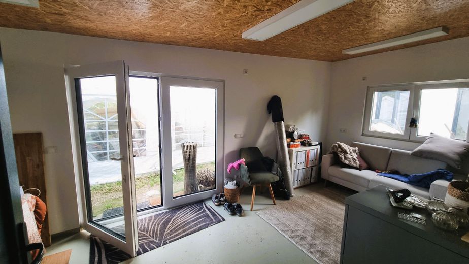Erstbezug im Grünen: Exklusive 3,5-Zi.-Wohnung mit Premium-EBK & privatem Garten – Gartenatelier