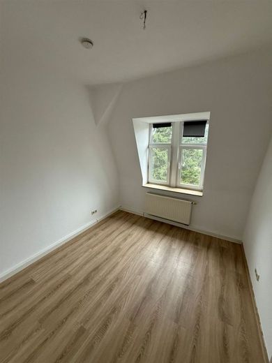 DG Maisonette 3-Zimmer mit EBK, Laminat und Wannenbad in guter Lage – Musterfoto Nachbarwohnung