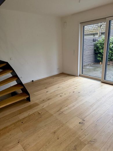 Modernes Endhaus am Brabandkanal mit großem Garten, Dachterrasse und Wellnessbereich – Offener Wohn-Kochbereich EG