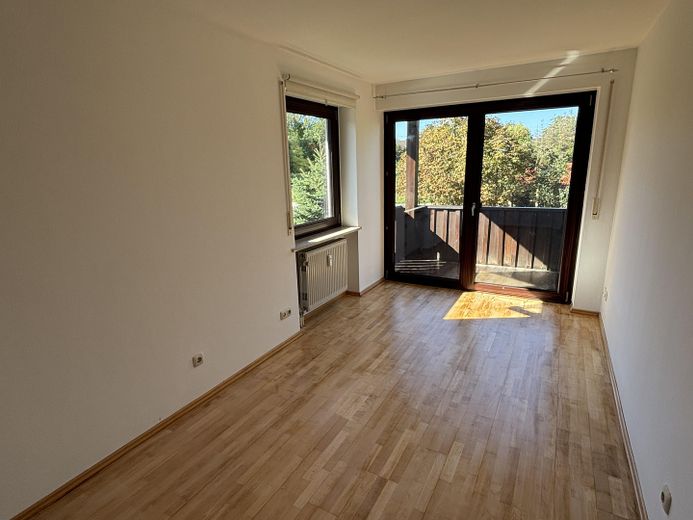 Charmante Doppelhaushälfte mit 6 Zimmern, Einbauküche und Garten – fußläufig zur S-Bahn Sauerlach – Zimmer 3 Obergeschoss