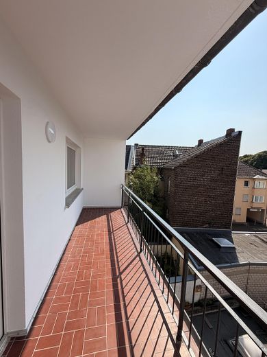 Erstbezug nach Sanierung - luxuriöse 3 Zimmer in der Brühler Innenstadt – Balkon