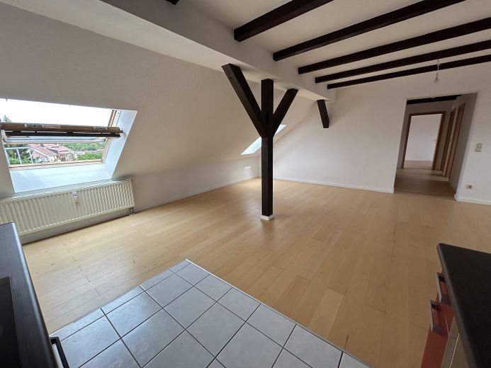 4-Raum DG-Appartment, offene EB-Küche & Panoramaterrasse – offener Wohn- & Essbereich