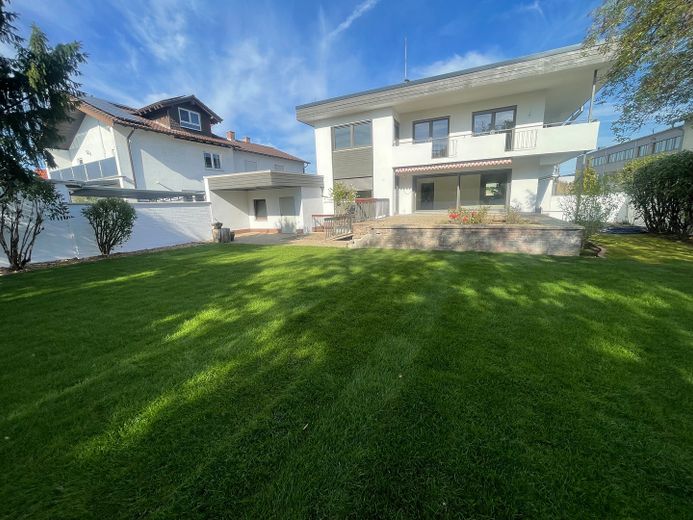 Hermosa casa unifamiliar - reformada integralmente - mucho espacio para toda la familia - ¡sin agente inmobiliario! – Rückansicht