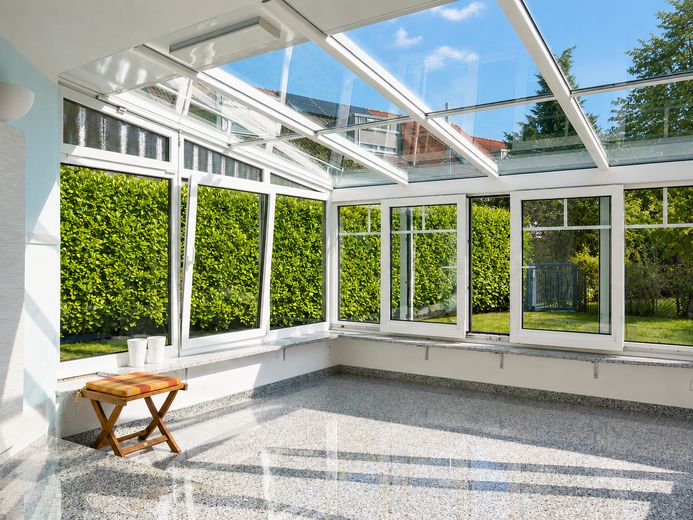 DE PARTICULIER À PARTICULIER : villa de ville de 207 m² avec jardin d’hiver – sans commission – Innen.Außen.Eins.