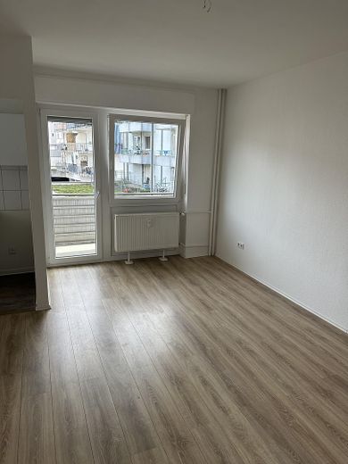 Vier schöne Einzimmerwohnungen mit Küchen und Bad ideal für Studenten – Whg 14