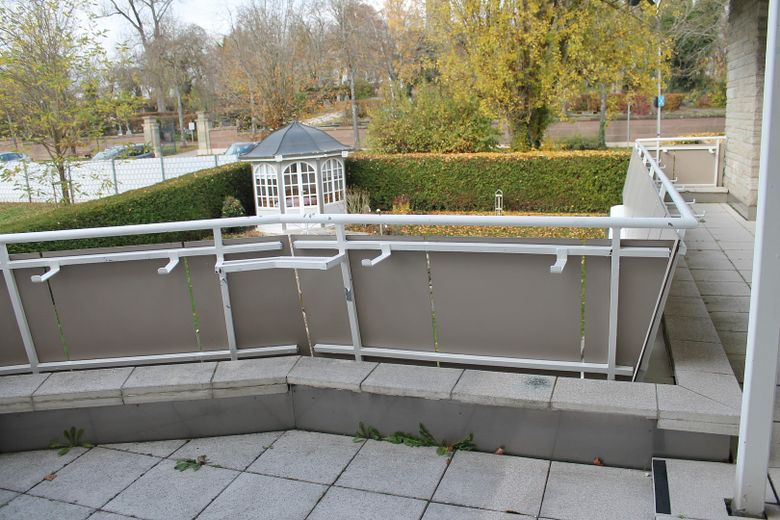 Sehr gepflegtes 4-Familien-Wohnhaus mit großem Gartengrundstück in Top Wohnlage von CR – OG Sonnenterrasse