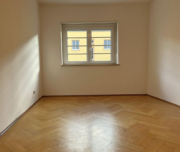 2,5-Zimmer-Altbauwohnung mit Balkon in Untergiesing, Denkmalschutz – Schlafzimmer 