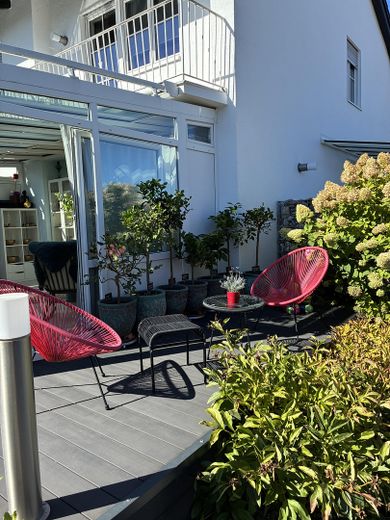 Beste Wohnlage und hochwertige Ausstattung, Garten Süd-West Ausrichtung mit Pool – Terrasse Osten