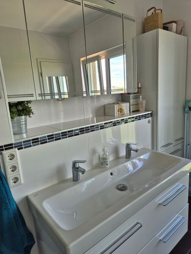 High up on the 5th floor – Super central with extras in Karlsfeld – Elternbad ensuite