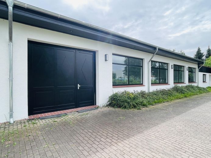 Frisch renoviert ! 885m² Elegante & Attraktive provisionsfreie Gewerbefläche in Winsen (Luhe) – Aussenansicht