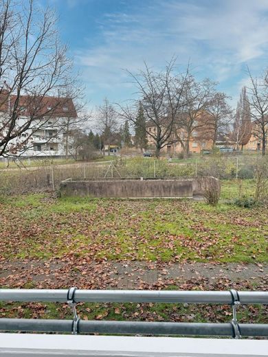1 Zimmer Apartment mit Balkon zentral in Rheinau See – Garten