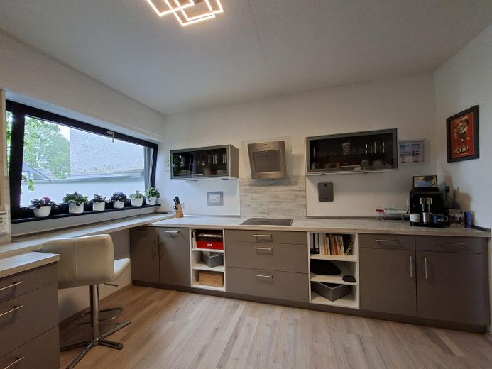 Ampia casa a schiera centrale ben attrezzata, spazio sufficiente per tutta la famiglia – Einbauküche