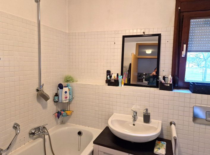 Bad mit WC und Wanne 