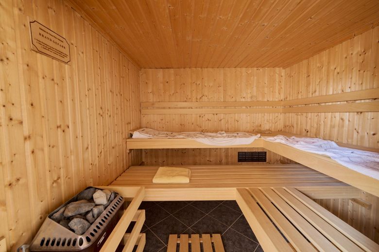 Großzügiges Einfamilienhaus auf traumhaft schönem Grundstück – Sauna