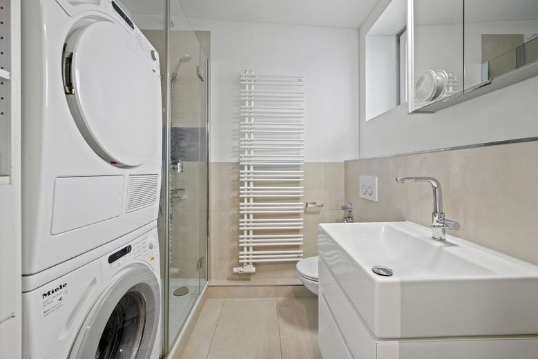 Oberes Bad (4.OG) mit Dusche