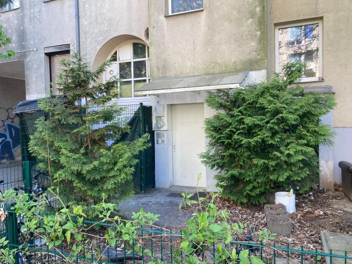 Provisyon yok. Neukölln'ün kalbinde ışıkla dolu ve geniş eski bina dairesi – Innenhof