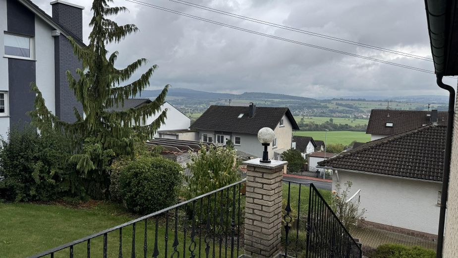 Schönes Einfamilienhaus in Wächtersbach – Blick vom Haus