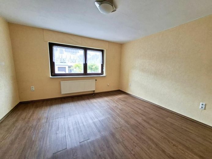 CITYHOUSE: Einfamilienhaus mit viel Platz, Dachterrasse,  Traumgarten, Stellplatz für Wohnmobil, PKW – Schlafzimmer EG