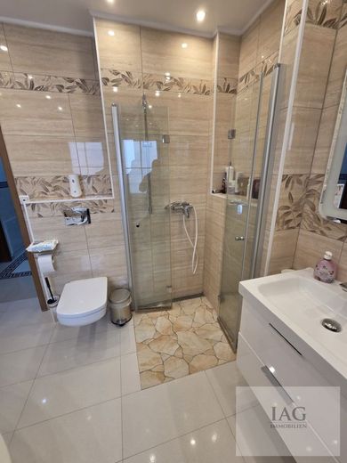 Exklusives Reihenmittelhaus – Bad-OG-Bild1