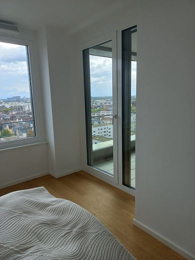 Unverbaubare Fernsicht bietet diese luxuriöse lichtdurchflutete südliche Wohnung in bester Lage im Europaviertel inklusive Concierge – Foto 14