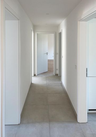 First occupancy after complete renovation: Spacious 3-room apartment with balcony in Munich-Trudering - Unit 5 – Flur
