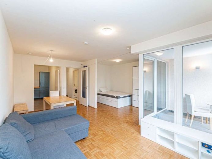 Mooi uitzicht! Appartement met balkon en conciërgeservice direct aan de Spree – Foto 1